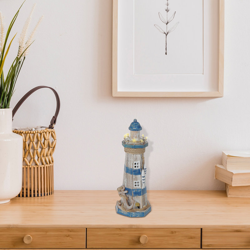 Grand phare en bois avec ancre