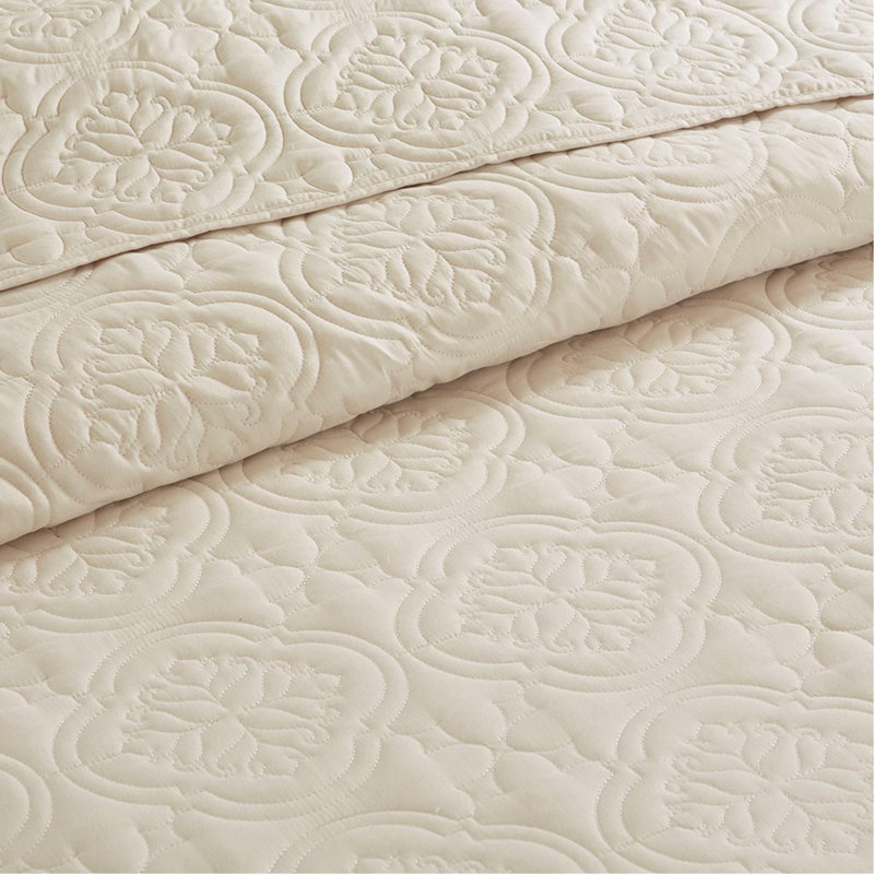 3 Piece Reversible Bedspread Set Cream Queen, Oversized And Hypoallergenic For Comfort And Style, Cream