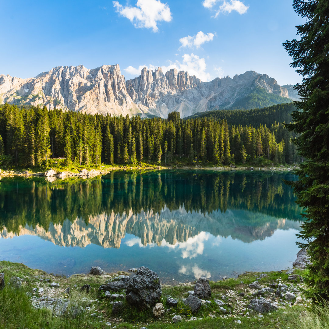 Dolomiten Alpensee von Deimagine - Kunstdrucke auf Leinwand ohne Rahmen