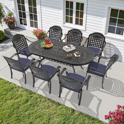 Ensemble de salle à manger de patio 9 pièces, table ovale de 81,89 po L avec trou pour parasol et 8 chaises empilables, coussins bleus