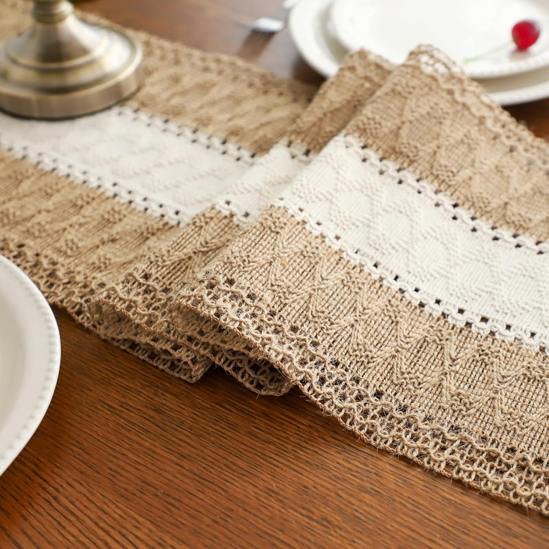 Chemin de table Boho Macrame, L 72 po x l 12 po, White Centre/Brown