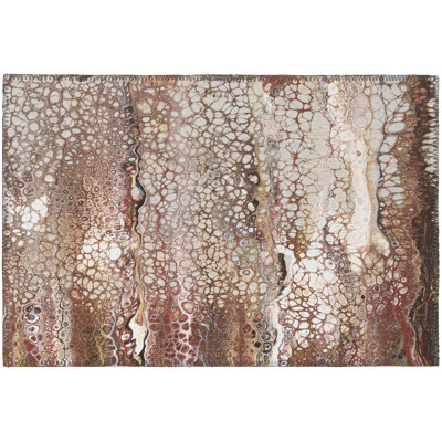 Tapis abstrait brun tissé à la machine