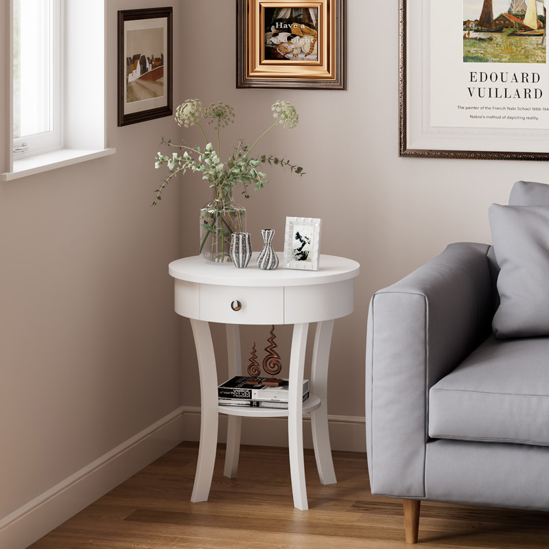 Jaresha 20'' W Nightstand, White
