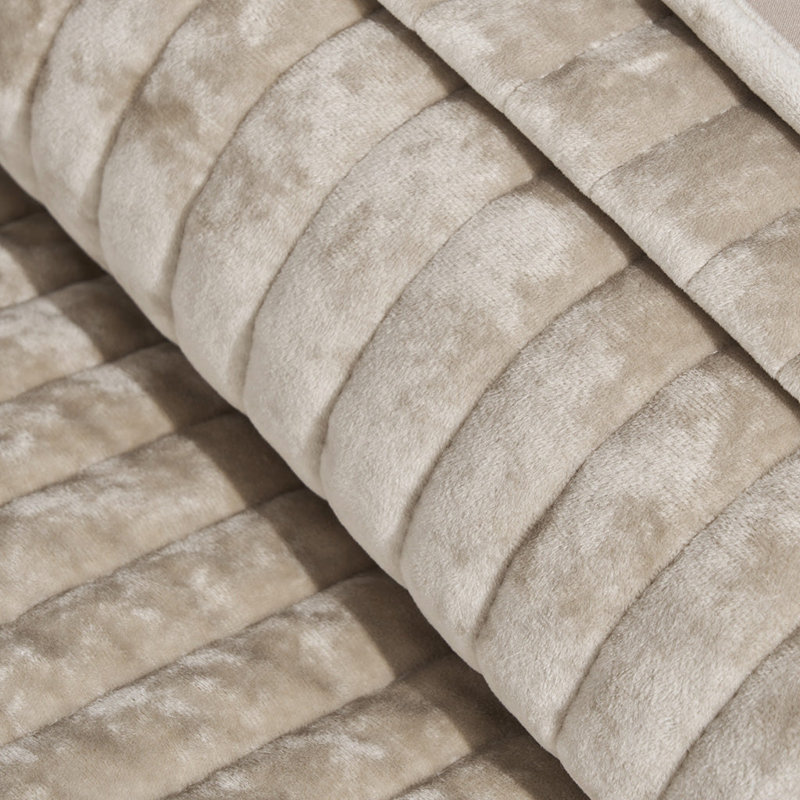 Ensemble de courtepointe Luxe Velvet Channel, Courtepointe très grand + 2 taies décoratives tr, Taupe