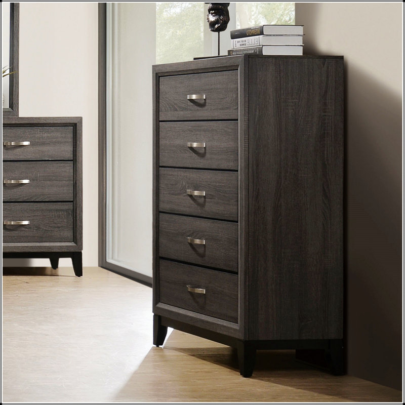 Commode 1 pièce de style contemporain avec un design moderne à deux tons, des pieds en bois et des poignées en nickel pour un rangement élégant dans la chambre à coucher