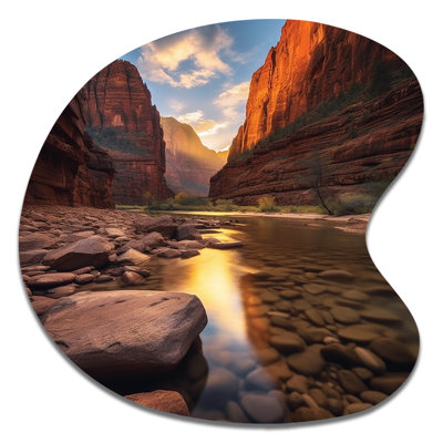 Gwynavere - Utah Drop Shape Assymterical Metal Wall Art