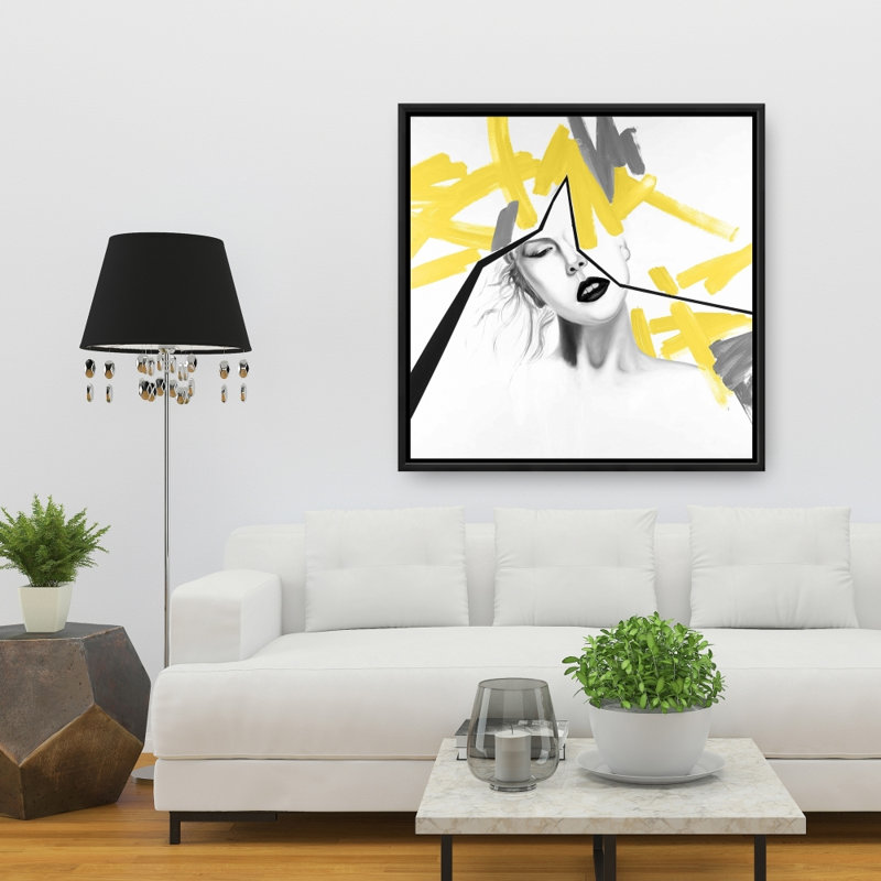 «Woman With Yellow Line» sur
