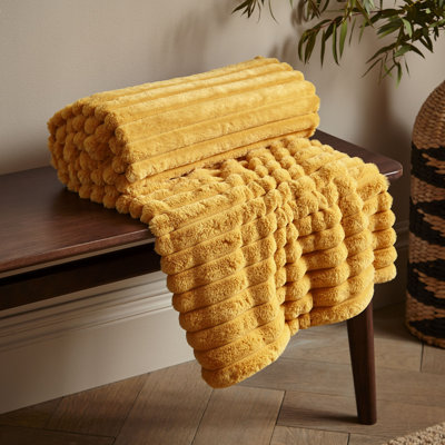 Cosy Ribbed Faux Fur Blanket Throw
