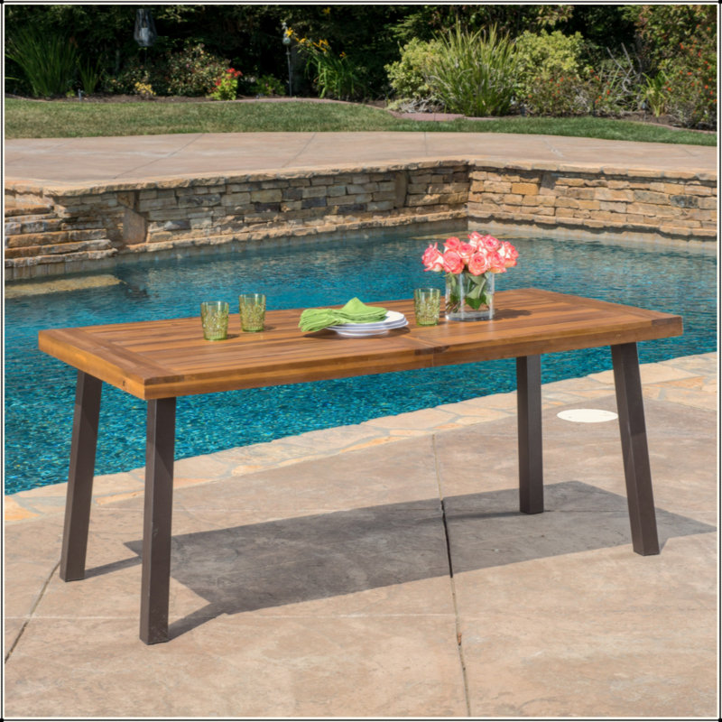 Table de salle à manger de style industriel exquis pour des espaces élégants