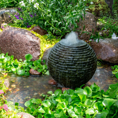 Ensemble de fontaine en ardoise empilée  pour paysage et jardin	
