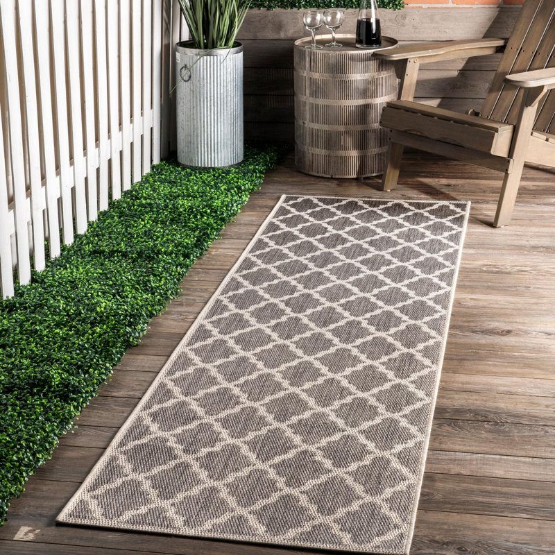 Geometric Machine Made Power Loom Polypropylene Indoor / Outdoor Area Rug, Round 6'3"