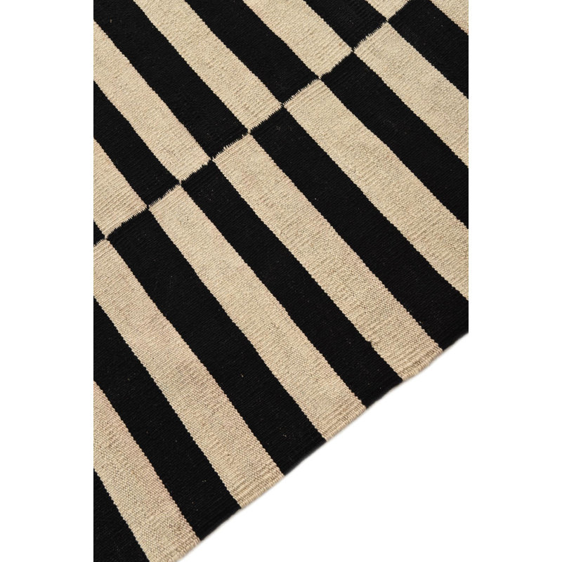 Tapis noir et blanc 5 x 8 Pinkerton