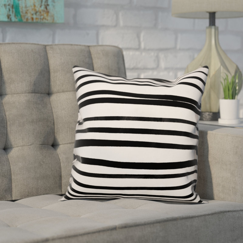 Coussin décoratif noir à rayures aquarelle, Intérieur