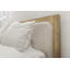 Grand lit plateforme luxueux en chêne malaisien massif avec finition brun clair patiné et tête de lit tapissier crème, conception moderne à profil bas-1701457937