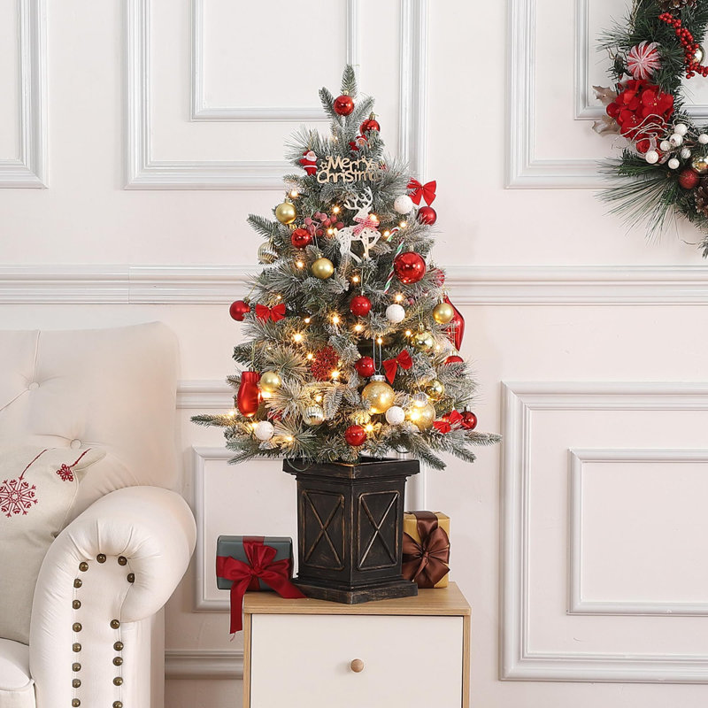 Arbre de Noël 4,5 pi, arbre de Noël pré-éclairé avec base en forme de X et baies rouges, 3'