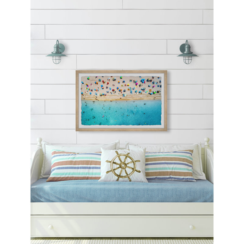 «Hectic Beach» - Impression sur papier encadrée, H 20 po x l 30 po x P 1,5 po
