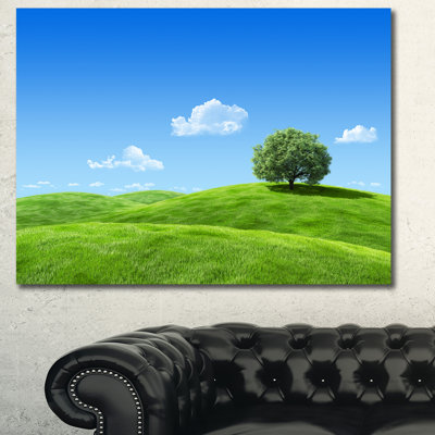 «Calm Meadow with Single Tree», reproduction de photo sur toile tendue