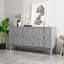 Armoire de rangement rétro avec portes géométriques sculptées à la main