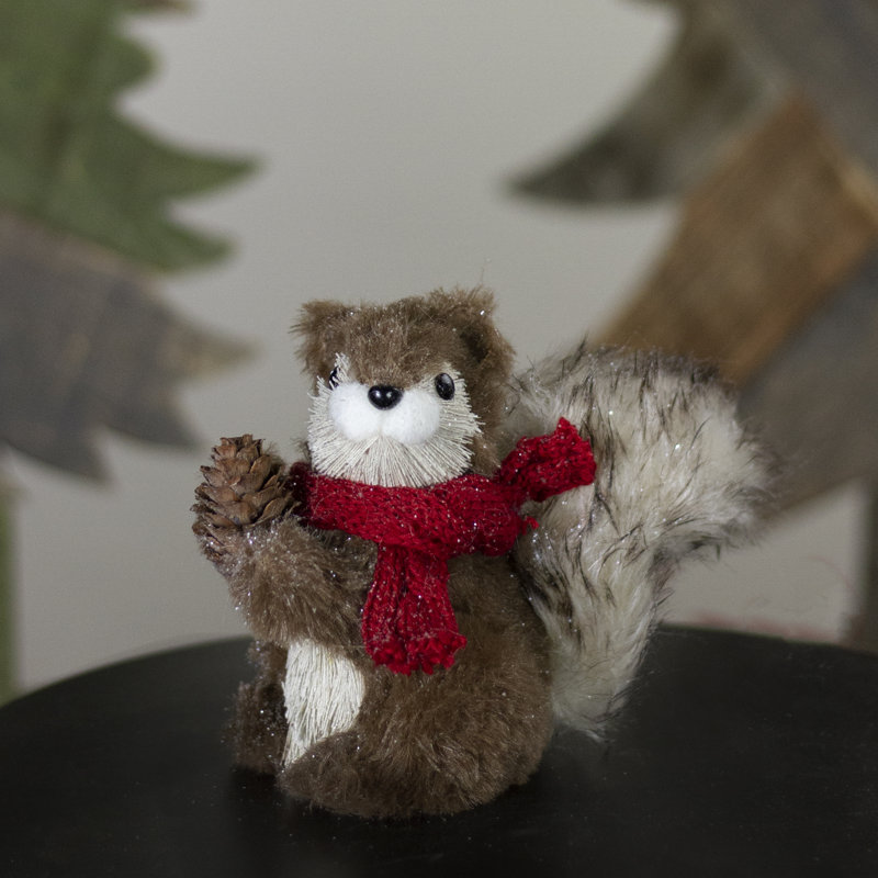 Figurine de Noël écureuil debout 6 "avec pomme de pin et écharpe rouge