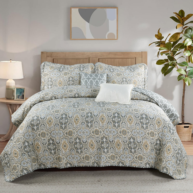5 Piece Lanza Printed Microfiber Quilt Set, King Coverlet + 2 Shams + 2 Pillows