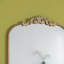 Miroir arqué, décoration murale d'inspiration baroque-82283342-82379498