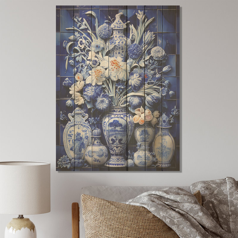 Fleur de bohème bleue et blanche I - poterie bohème sur bois, H 32 po x l 24 po