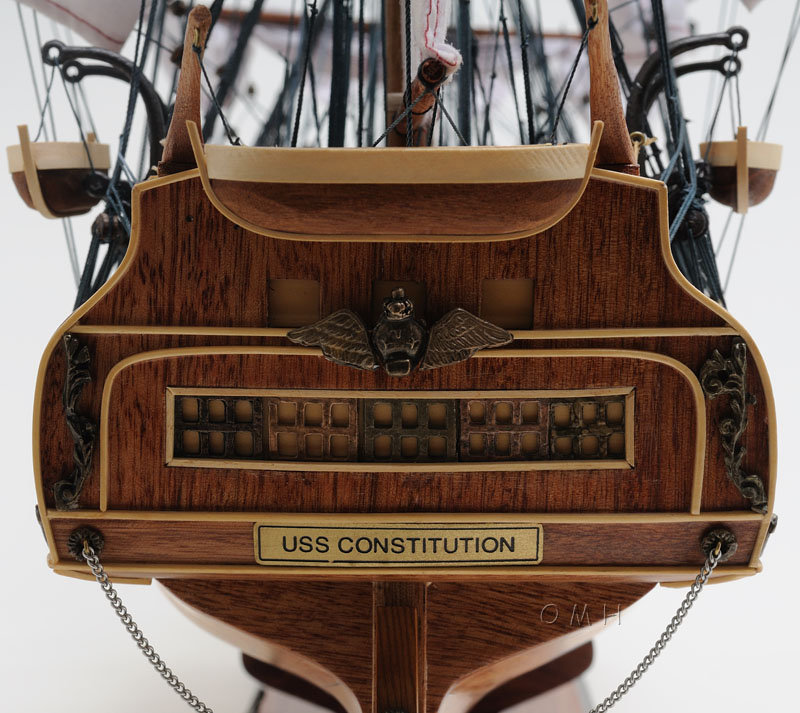 USS Constitution avec vitrine de plancher