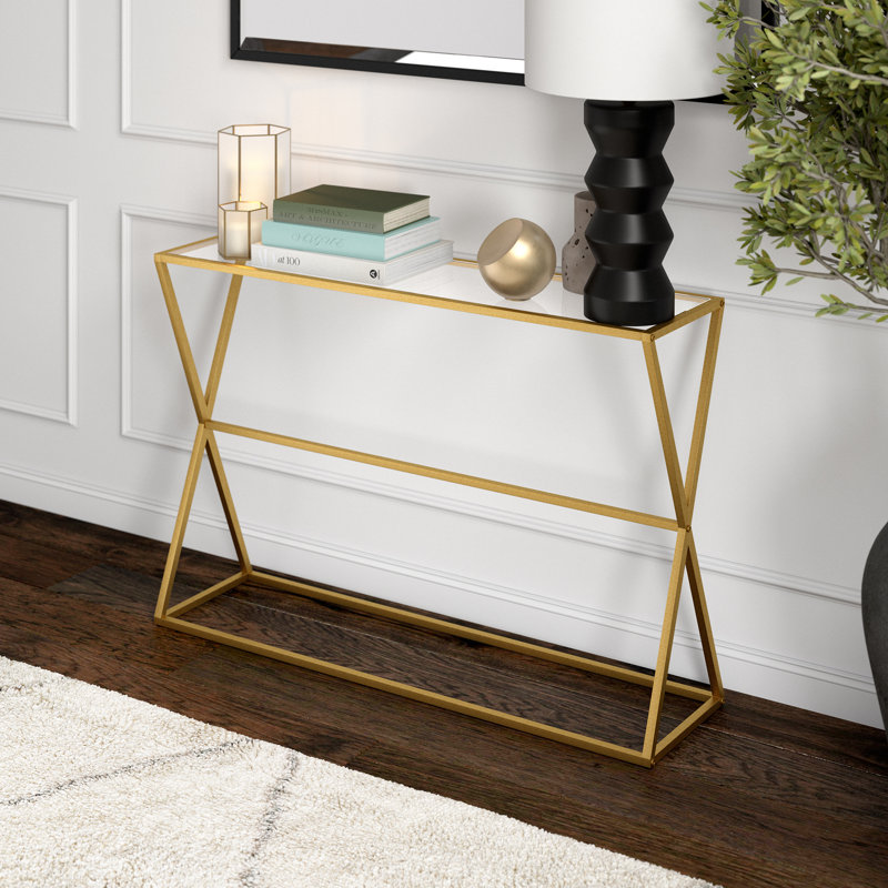 Console Sabrina, Laiton