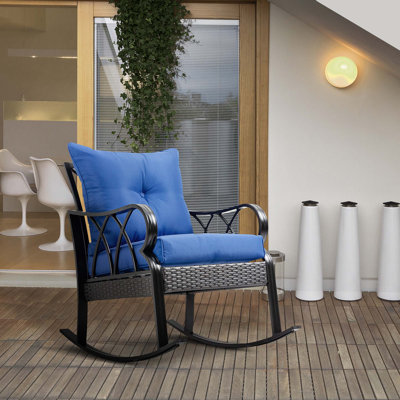 Chaise berçante d'extérieur en osier avec coussins rembourrés Outsunny