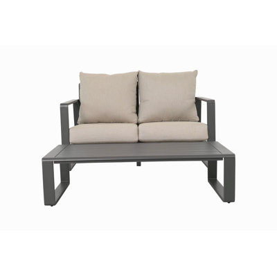 Table basse rectangulaire, coussins gris clair