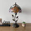 Lampe de table Haydee Tiffany en verre teinté avec fleurs roses et ampoule DEL en fer et feuilles en métal l 10 po x P 10 po x H 20 po
