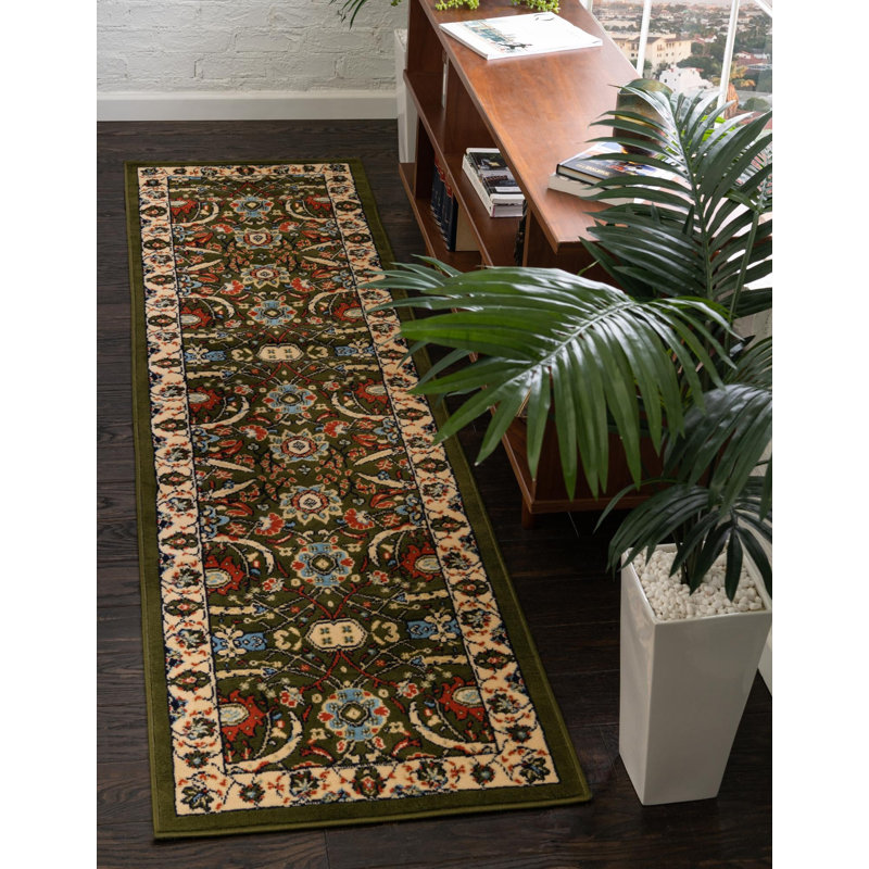 Tapis vert à motif floral Britannia, Tapis de couloir 2 pi 7 po x 10 pi