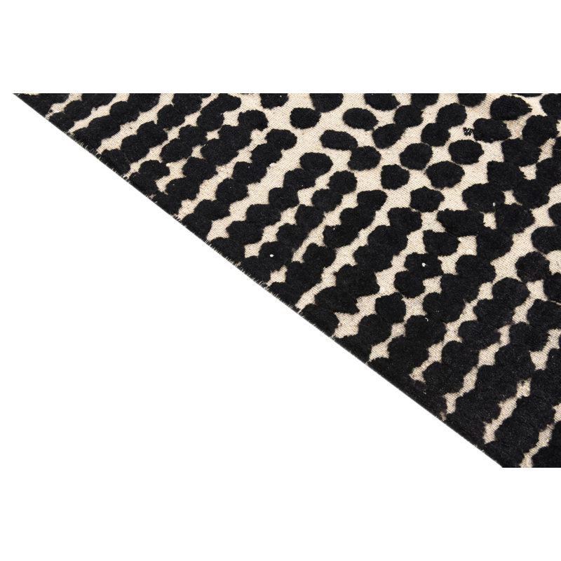 Tapis noir Iniguez