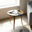 Table d'appoint de style Mid-Century moderne en résine et noyer