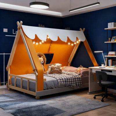 Lit de style maison basse avec lumières et rideaux