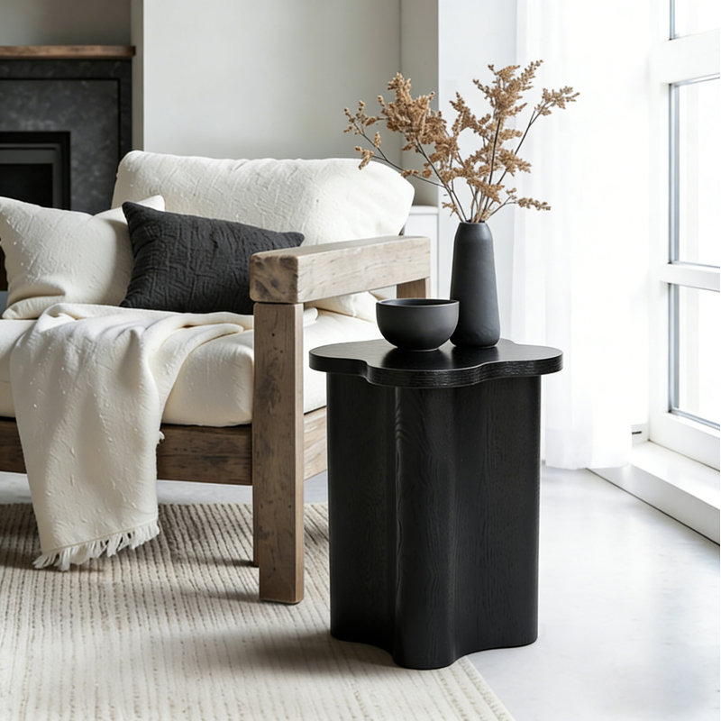Table d'appoint 20,3 po H noire avec motif en forme de pétale