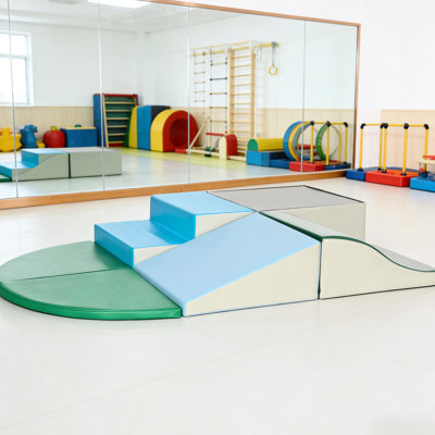 Jeu en douceur pendant 12 à 36 mois, pièces d'escalade empilables colorées et mousse, mois de nettoyage simples, blocs avec design, surfaces faciles à utiliser