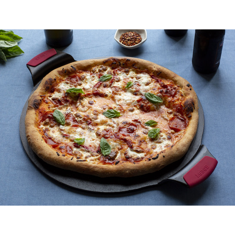 15" Cast Iron Pizza Pan W/Silicone Grip