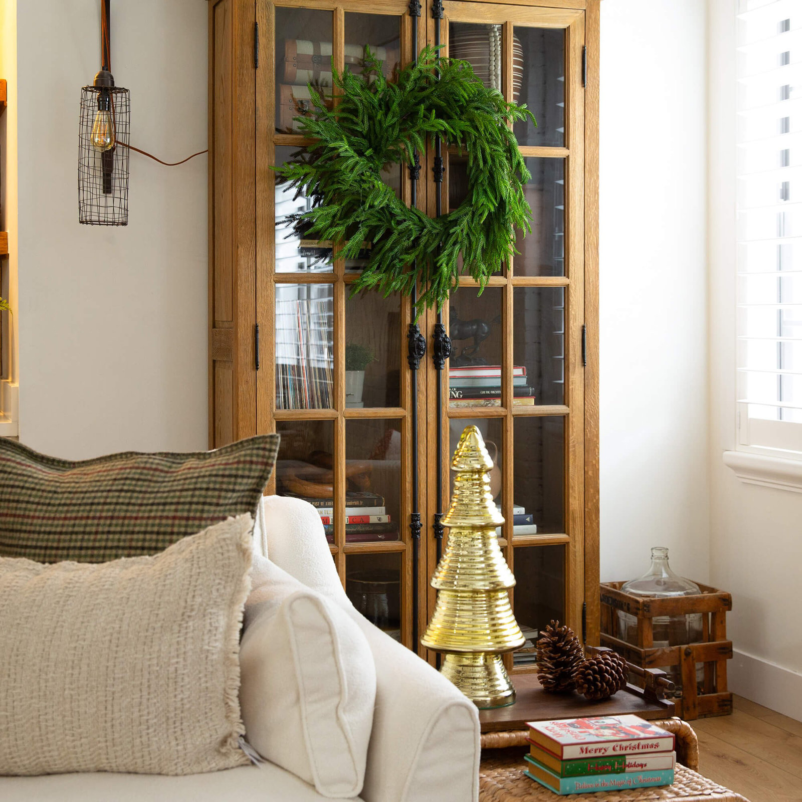 Pre-Lit Pine Wreath, 24" W x 24" H x 4" D, Green