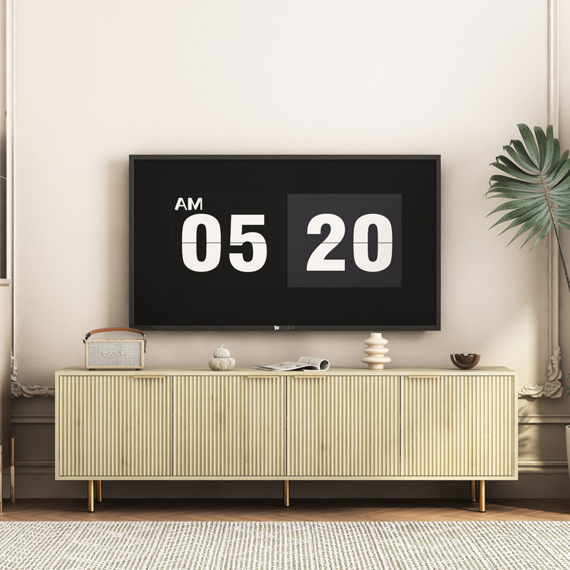 Meuble télé cannelé en bois 68 po, meuble télé avec 4 armoires spacieuses pour téléviseur de 55 pouces et plus, pieds dorés, meuble de rangement élégant, console de divertissement moderne, texture rainurée noire,