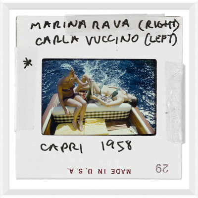 "Vuccino and Rava - Slide", 1 janvier, 1958 par Slim Aarons - cadre photo