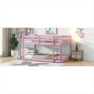 Lit superposé simple au-dessus d'un lit simple à finition rose, fabrication en bois d'hévéa massif avec plateforme à lattes renforcées et échelle d'escalade large, pour la chambre à coucher