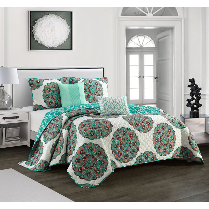 Ingwar Polyester Geometric Shapes Quilt, Queen Quilt + 2 Shams + 2 Throw Pillows