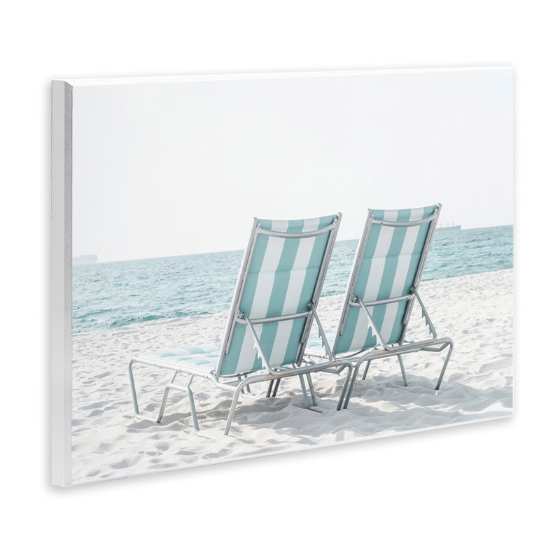 "Blue Beach Chairs", art mural sur bois par Elena Chukhlebova, H 13 po x l 19 po
