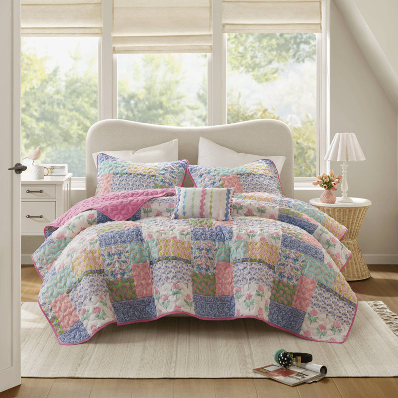 Nellie Pink Patchwork Reversible 4-Piece Full/Queen Quilt Set, Full/Queen Quilt + 3 Additional Pieces