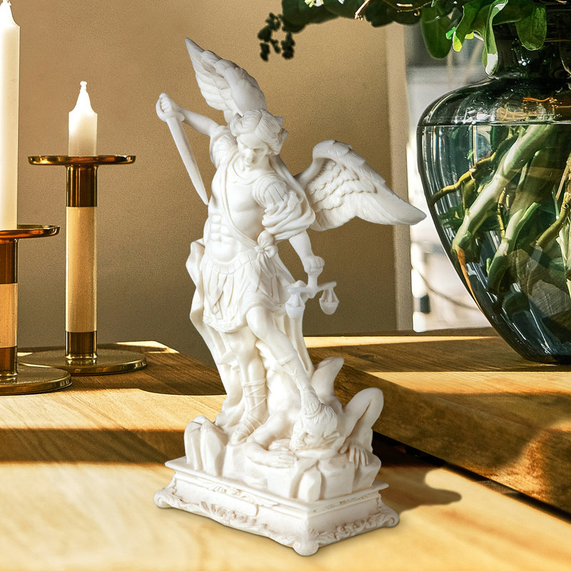 Figurine Saint-Michel l'Archange battant le diable, H 12 po x l 8 po x P 3,5 po