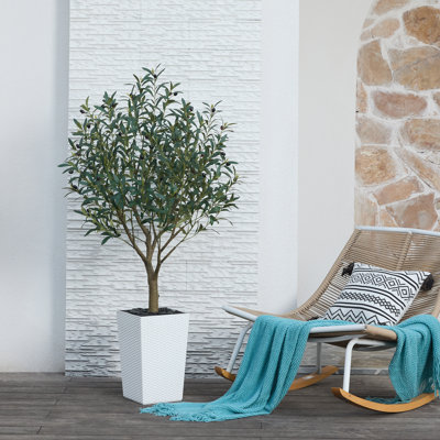 Olive artificielle résistante aux rayons UV Altera pour décoration intérieure et extérieure, grande base en plastique avec galets