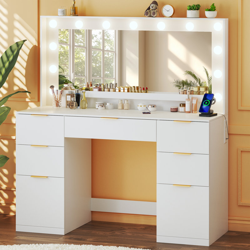 Melanni Vanity, Black