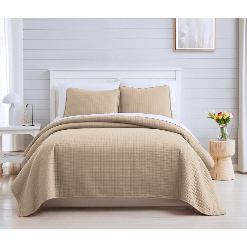Southshore Fine Linens Vilano Oversized Quilt Set, Double-Brushed Microfiber Lightweight Quilted Bedding and 2 King Pillow Shams, King/California King, Soft Sand