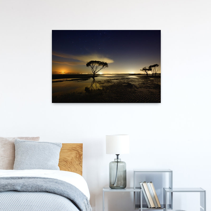«Night Sky Coastal Reflection Dramatic Peaceful Serene Beach City», reproduction d'art, H 24 po x l 36 po
